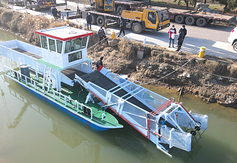 Łódź do czyszczenia wody