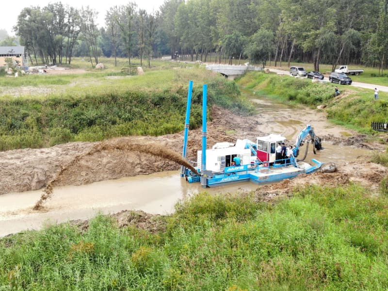 Samojezdna, wielofunkcyjna pogłębiarka amfibijna (500 m3/h) do wód płytkich