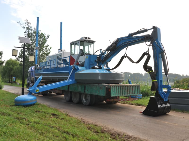 Samojezdna, wielofunkcyjna pogłębiarka amfibijna (500 m3/h) do wód płytkich