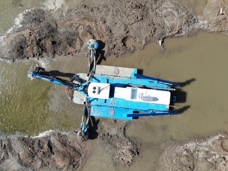 Samojezdna, wielofunkcyjna pogłębiarka amfibijna (500 m3/h) do wód płytkich