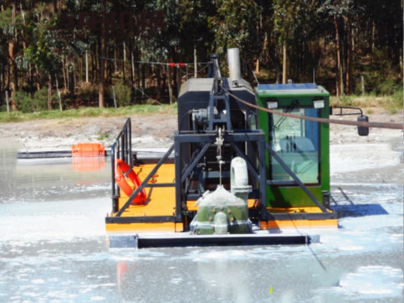 Pogłębiarka ssąca z napędem hydraulicznym do pogłębiania stawów rzecznych i jeziornych