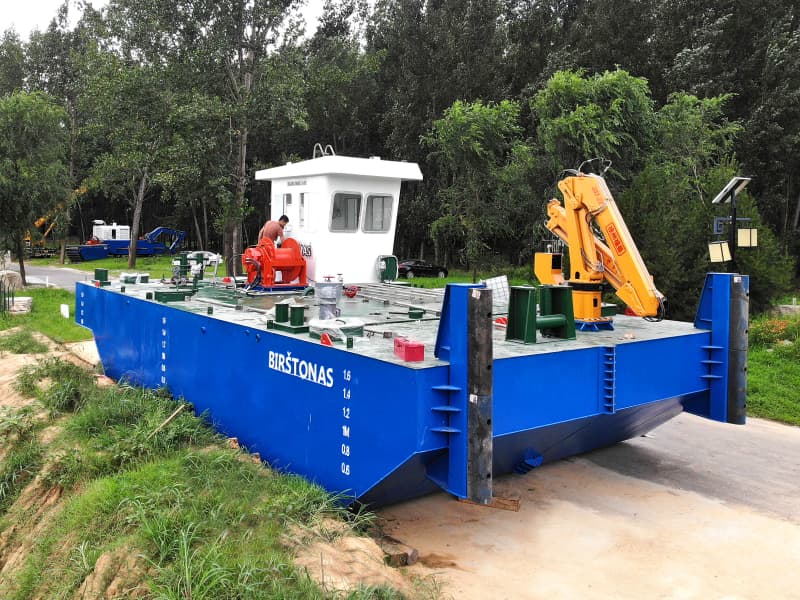 Wielofunkcyjna łódź robocza, transportowa, pchacz, holownik