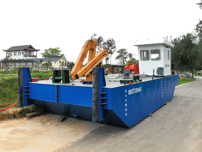 Wielofunkcyjna łódź robocza, transportowa, pchacz, holownik