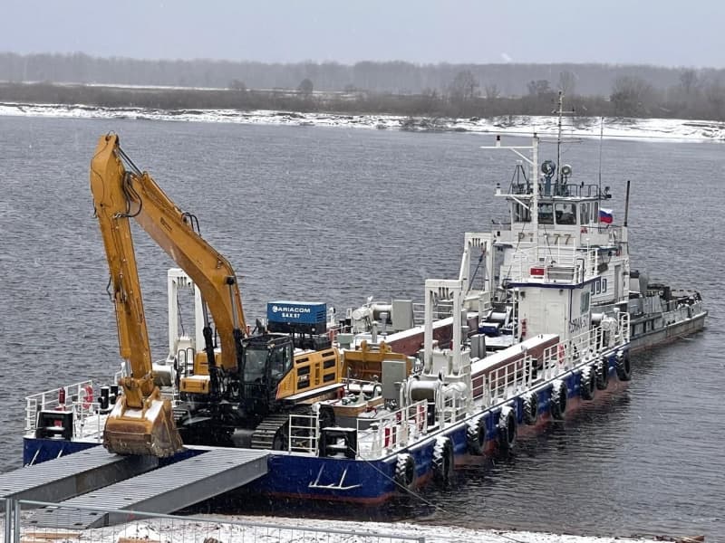 Dostosowana platforma robocza koparko-pogłębiarki do operacji kopania