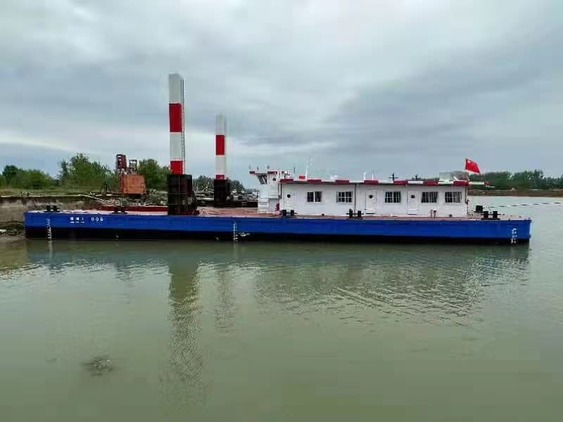 Dostosowana platforma robocza koparko-pogłębiarki do operacji kopania