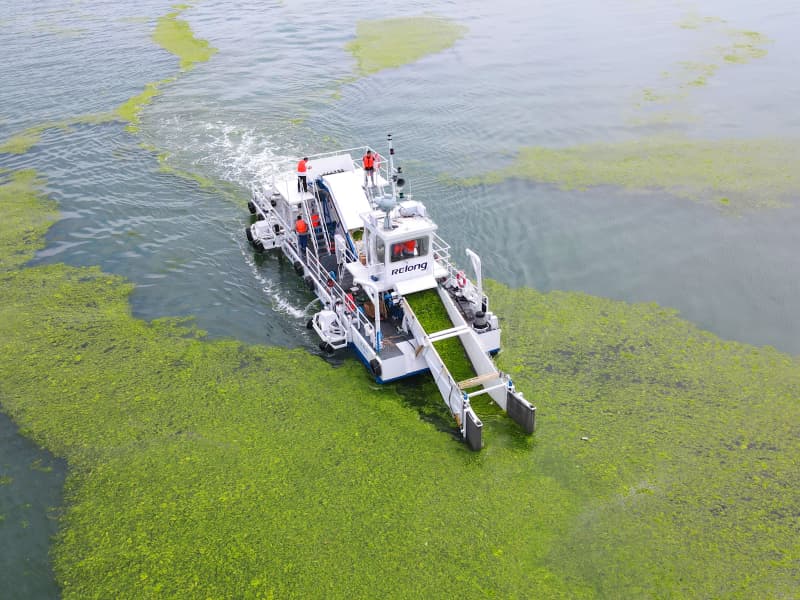 Automatyczny statek do czyszczenia wody/zbieracz chwastów wodnych/łódź do zbierania śmieci