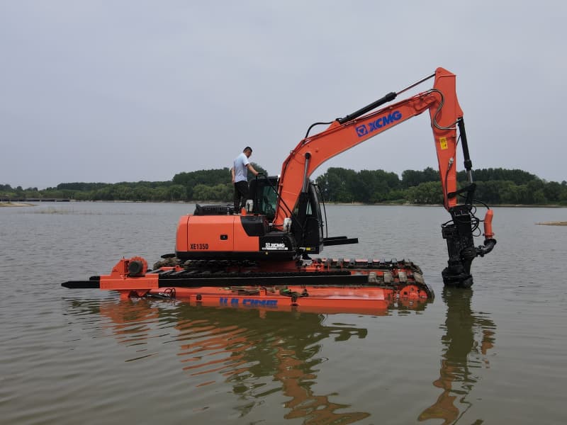 Multifunction Amphibious Excavator for Shallow Water Dredging Job Multifunction Amphibious Excavator for Shallow Water Dredging Job