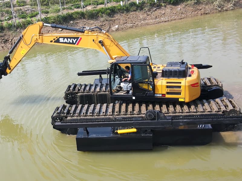 Customized Amphibious Excavator for Wetland Swamp River Dredging Applications Customized Amphibious Excavator for Wetland Swamp River Dredging Applications